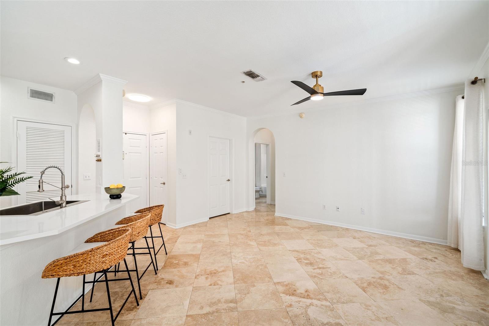 Image 11 of 26 For 860 Orange Avenue 234
