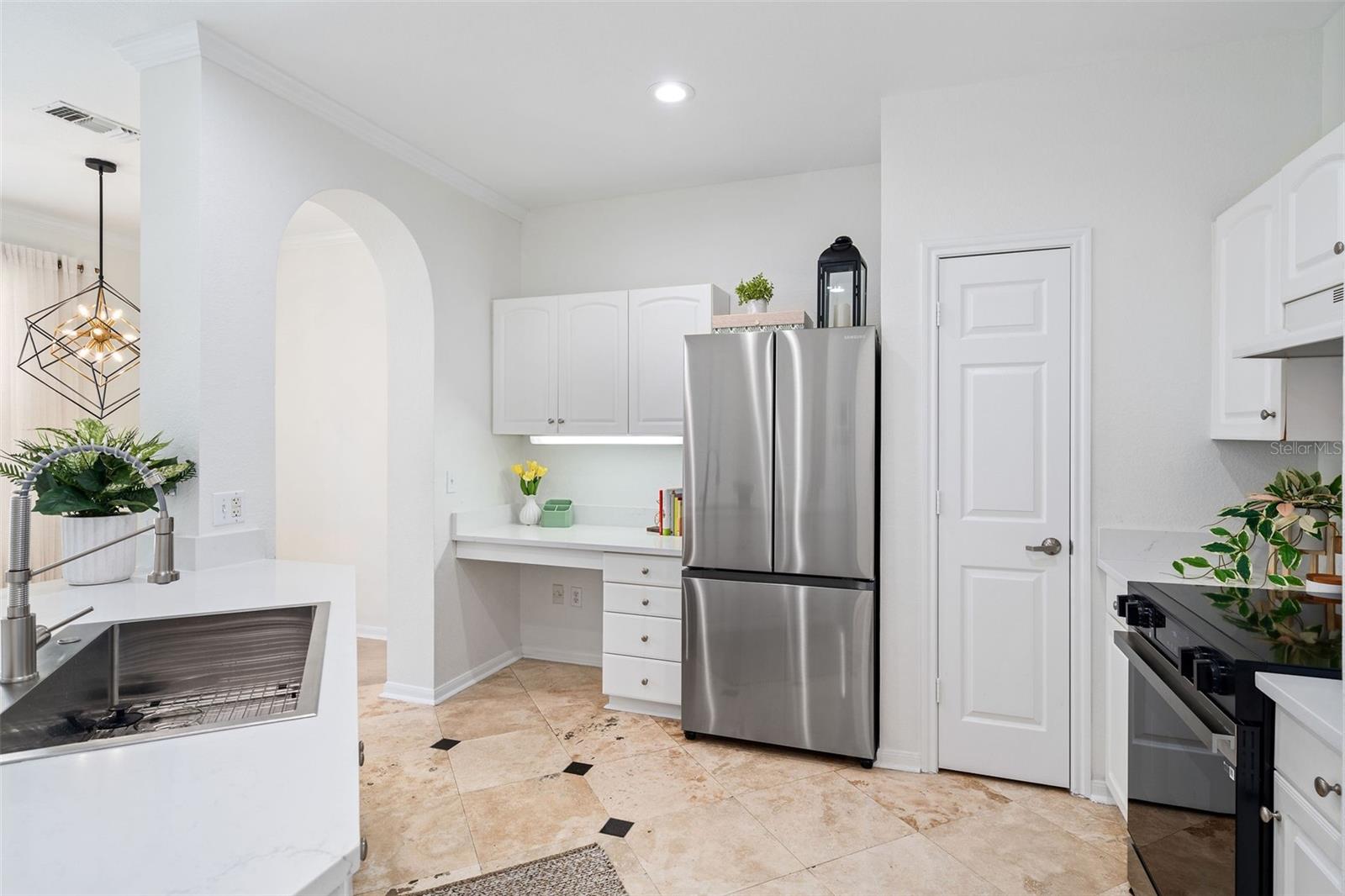 Image 6 of 26 For 860 Orange Avenue 234