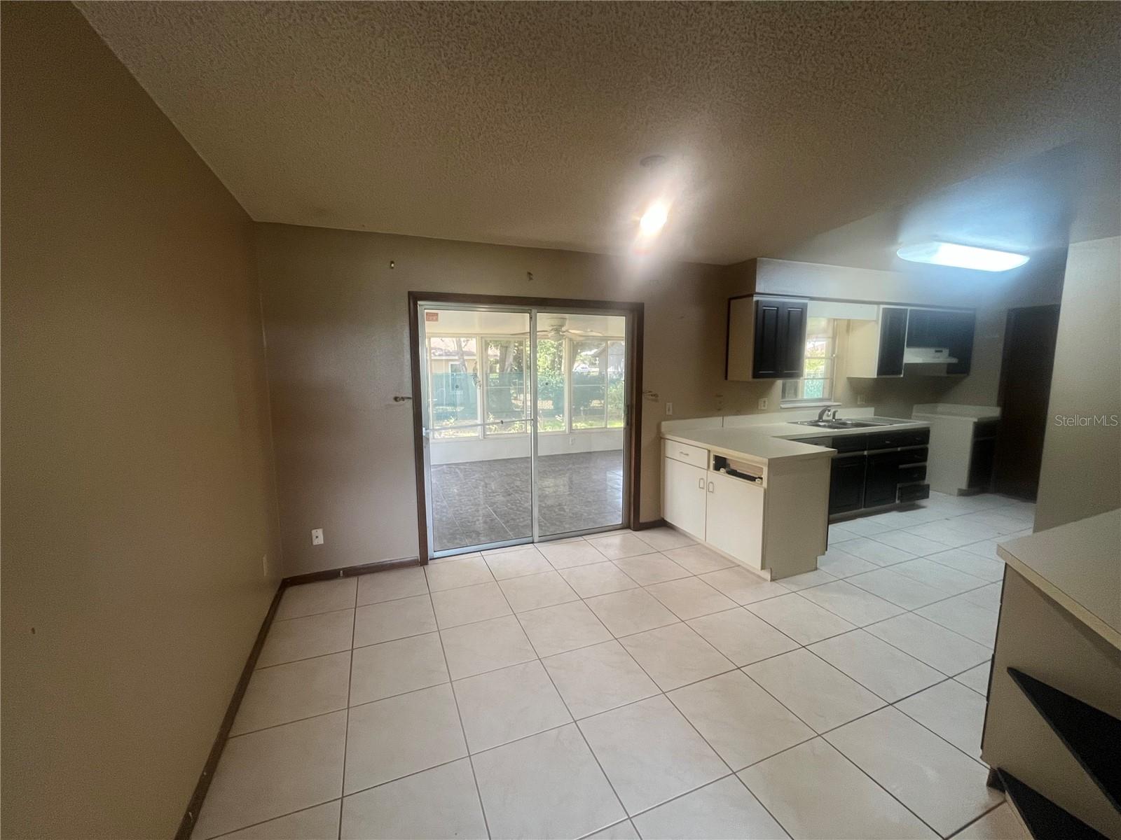 Image 3 of 14 For 630 Blue Lake Terrace
