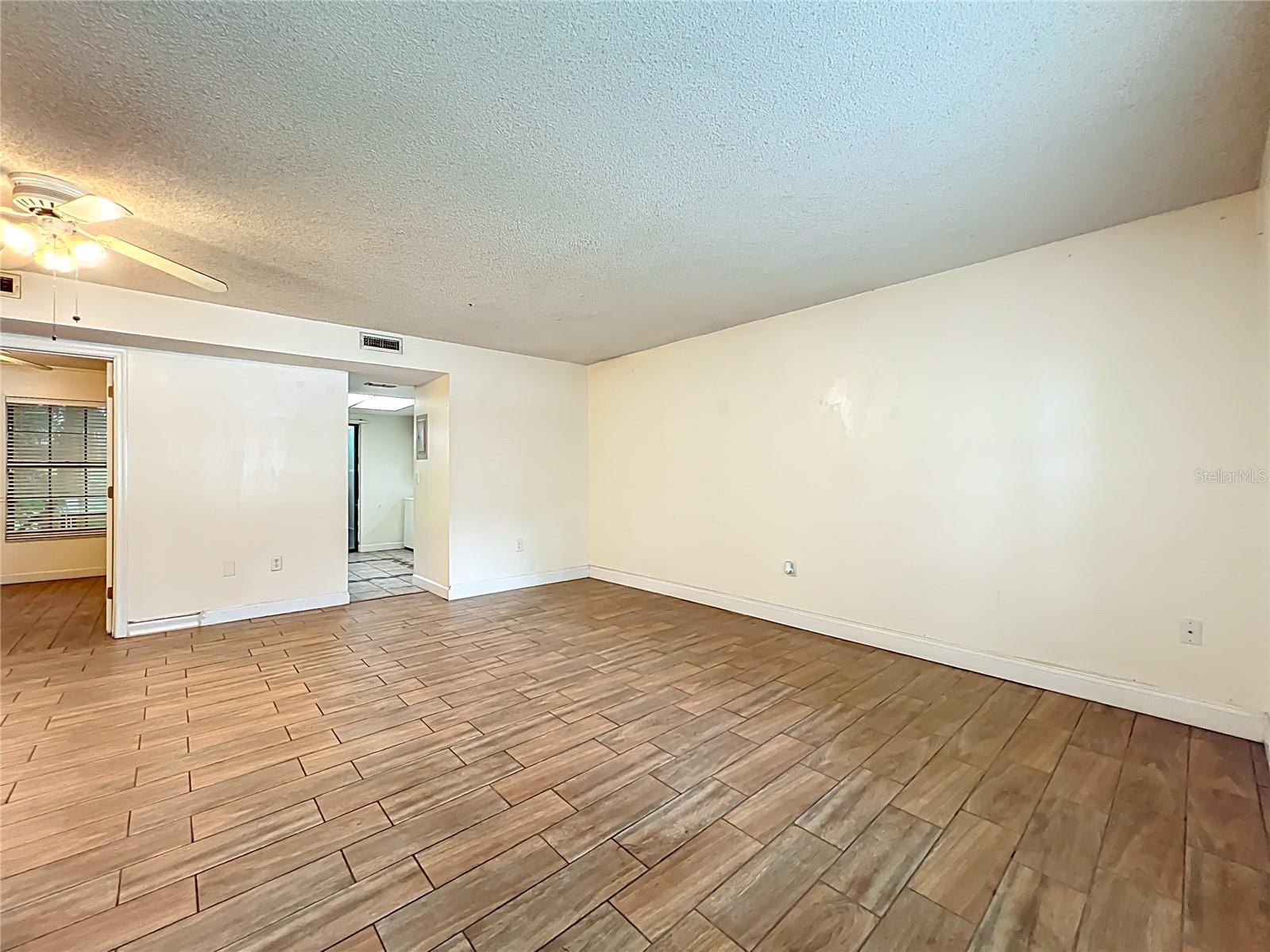 Image 10 of 44 For 6034 Village Circle Ge