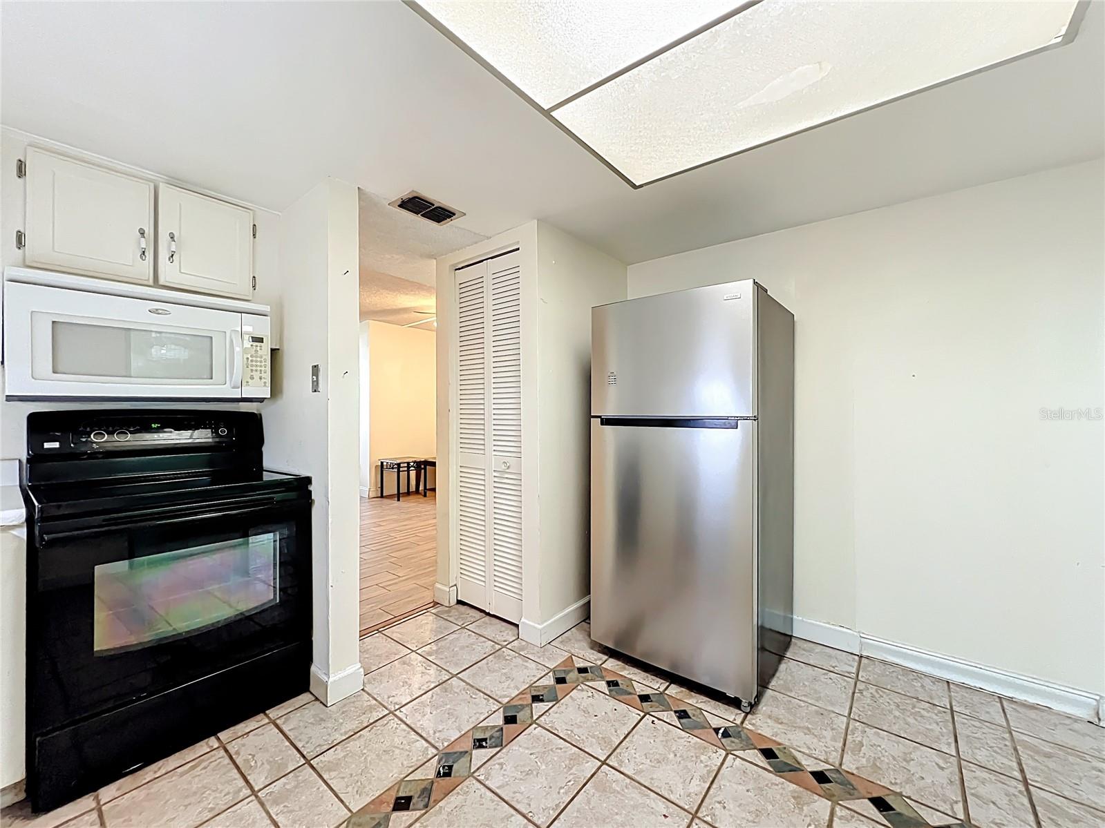 Image 16 of 44 For 6034 Village Circle Ge