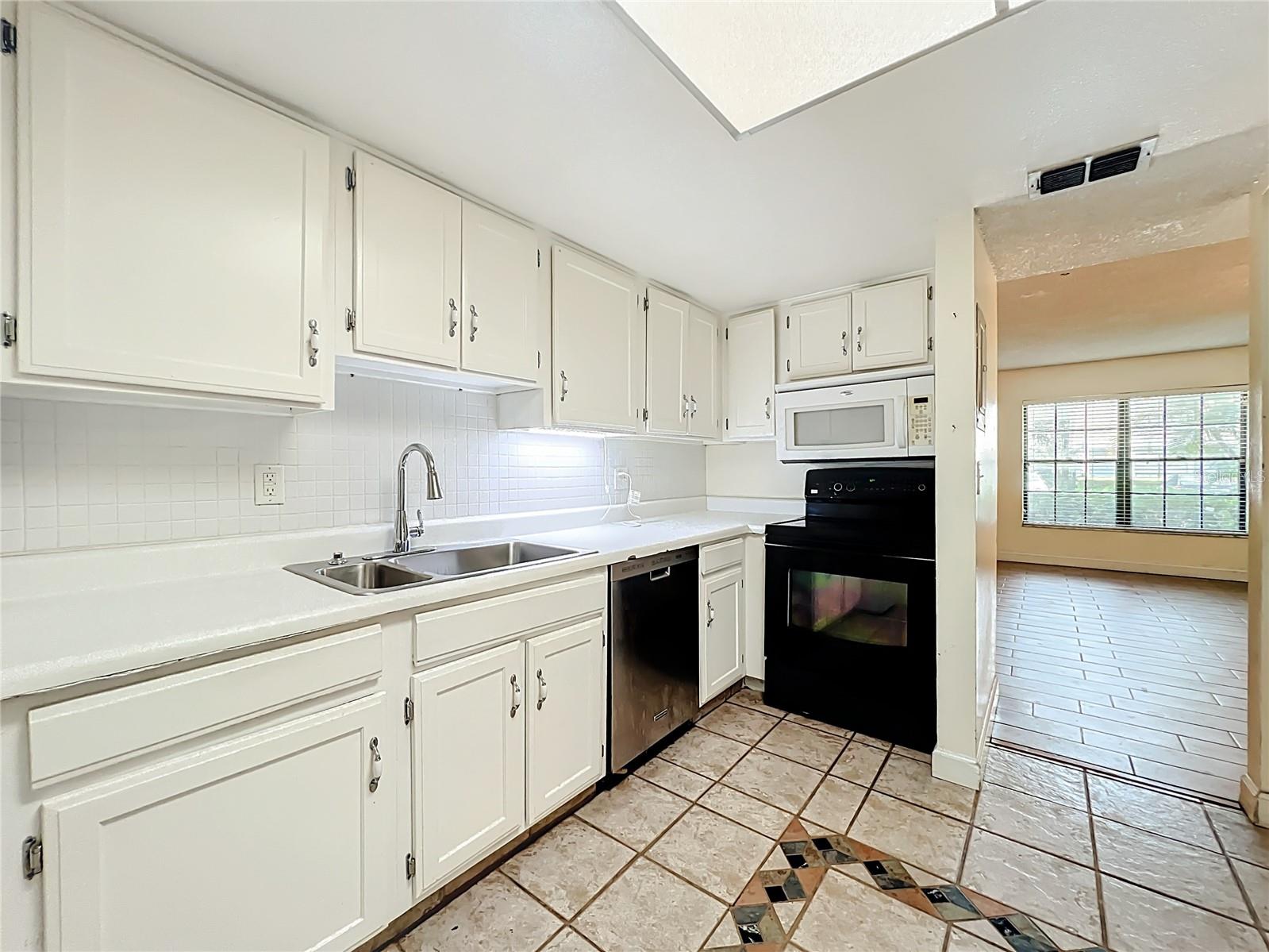 Image 17 of 44 For 6034 Village Circle Ge