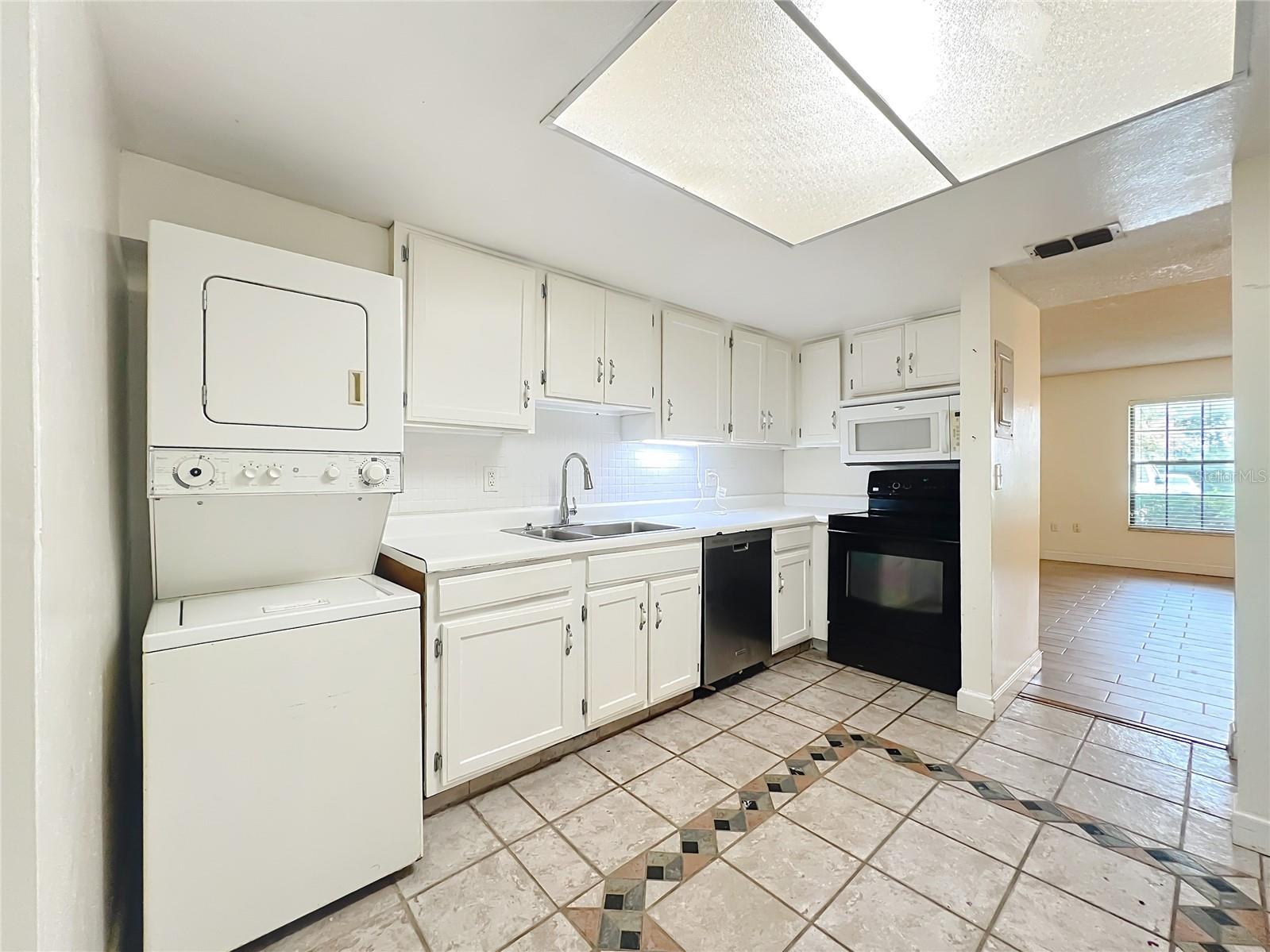 Image 18 of 44 For 6034 Village Circle Ge