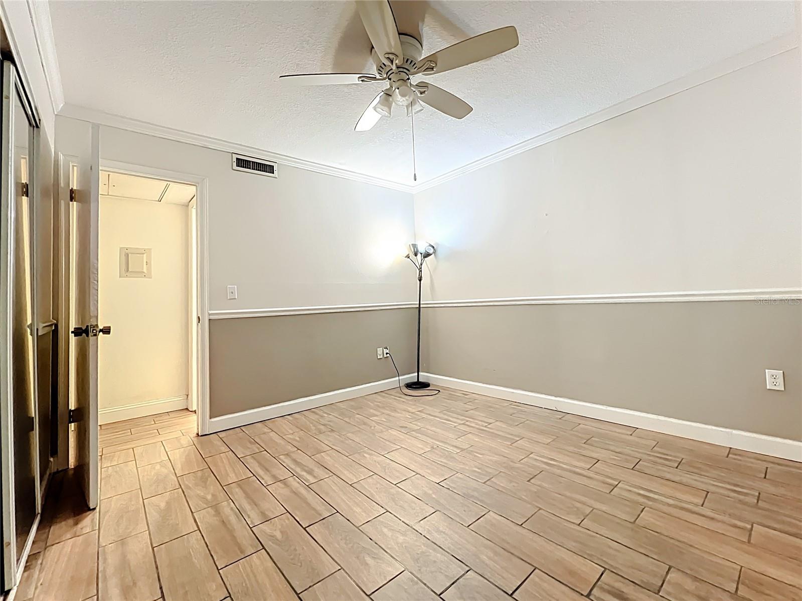 Image 22 of 44 For 6034 Village Circle Ge