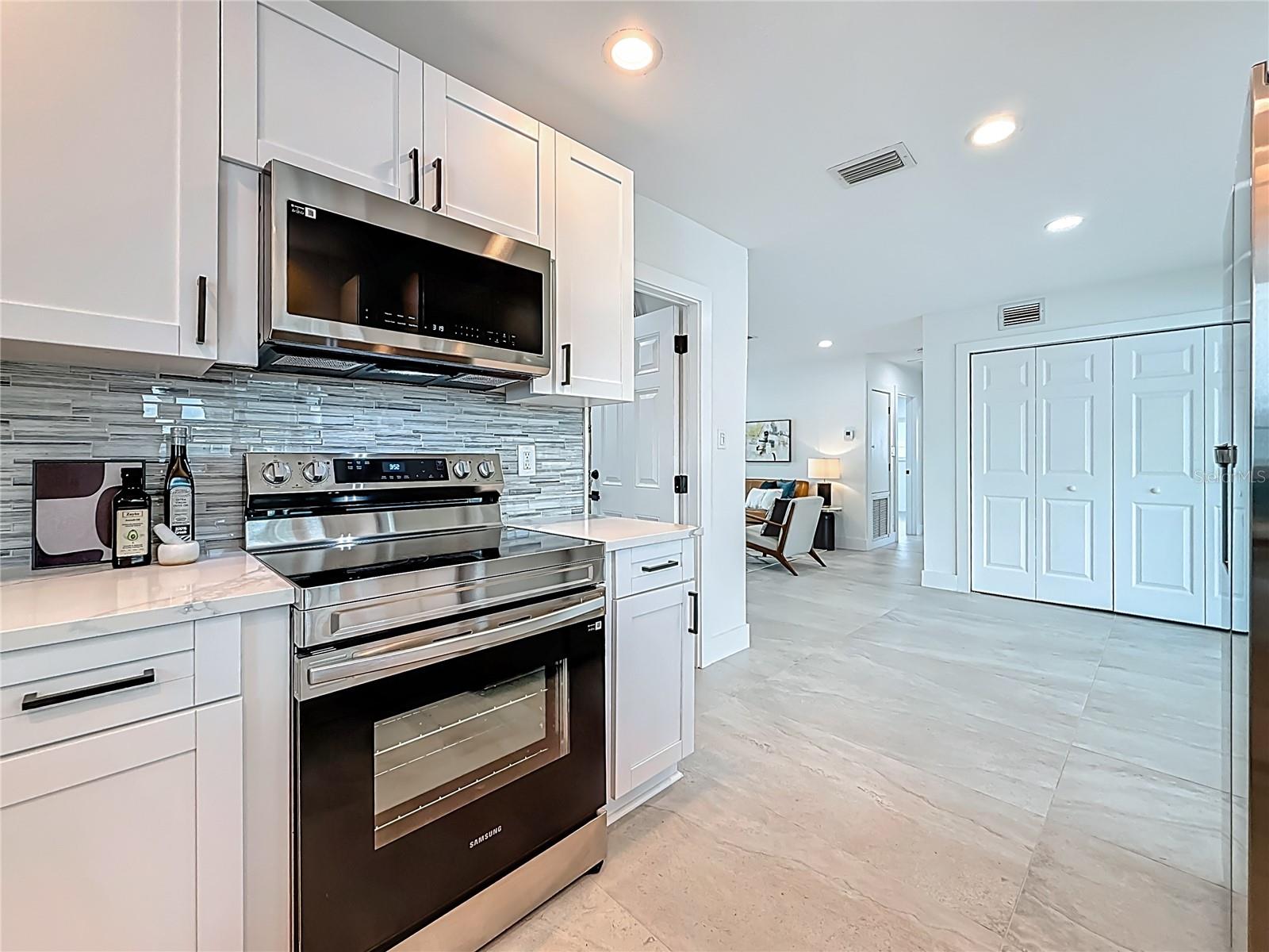 Image 22 of 66 For 572 Baywood Drive N