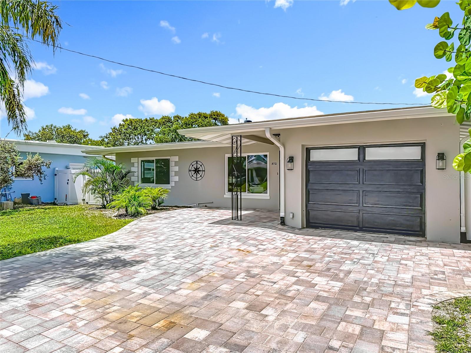Image 9 of 66 For 572 Baywood Drive N