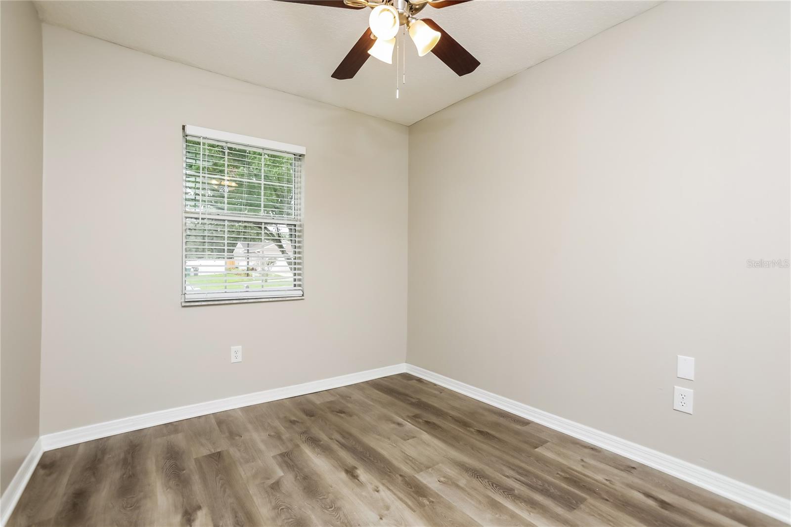 Image 10 of 16 For 1697 Courtland Boulevard