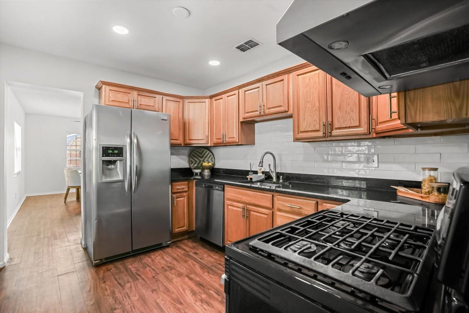 Image 4 of 22 For 720 Webster Avenue