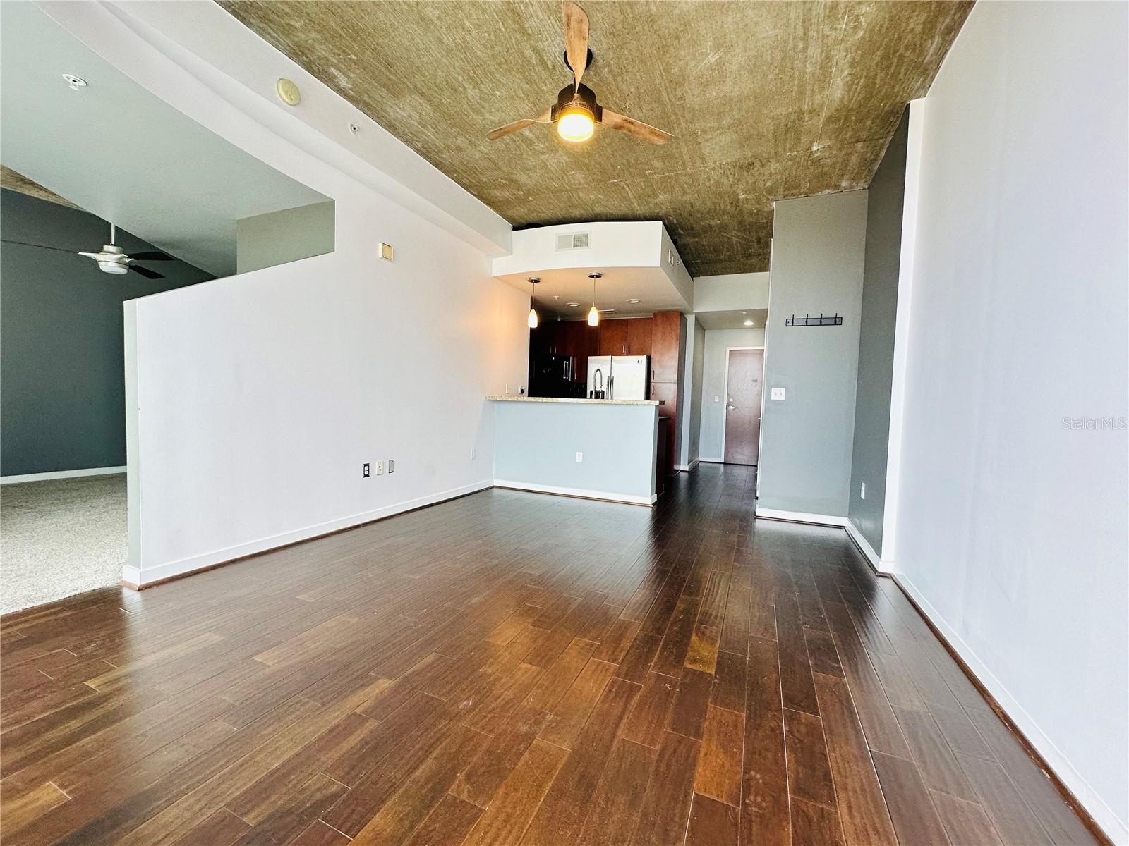 Image 18 of 34 For 155 Court Avenue 2804