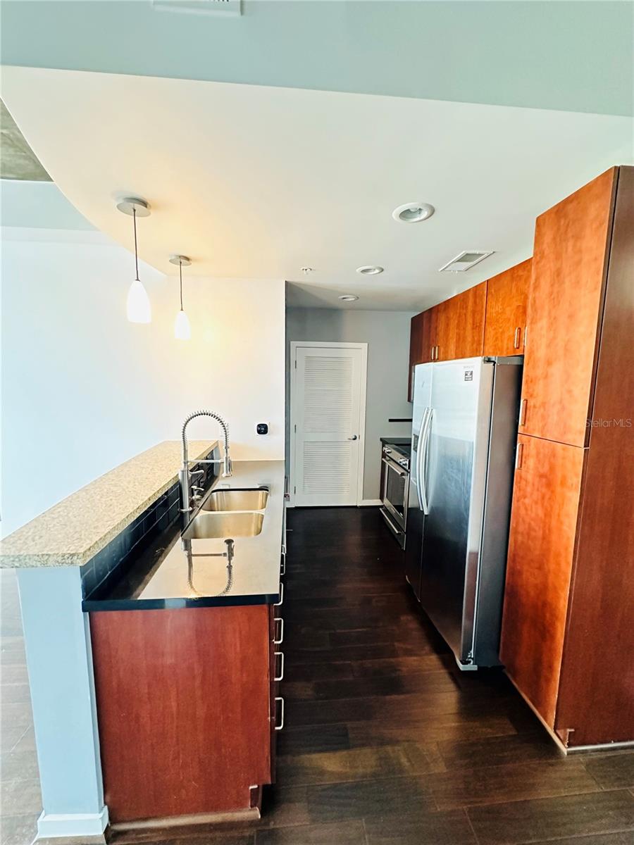 Image 4 of 34 For 155 Court Avenue 2804