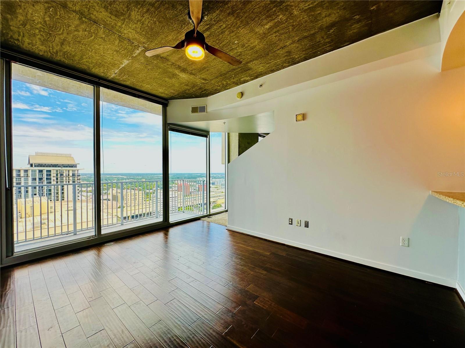 Image 6 of 34 For 155 Court Avenue 2804