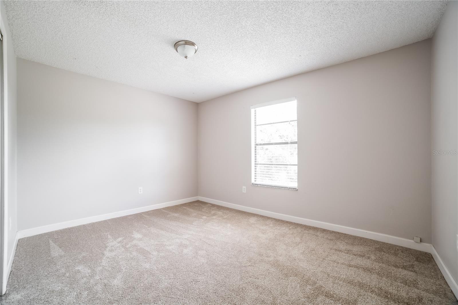 Image 11 of 15 For 631 Blackstone Avenue