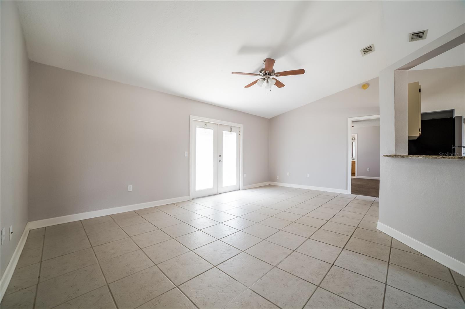 Image 3 of 15 For 631 Blackstone Avenue