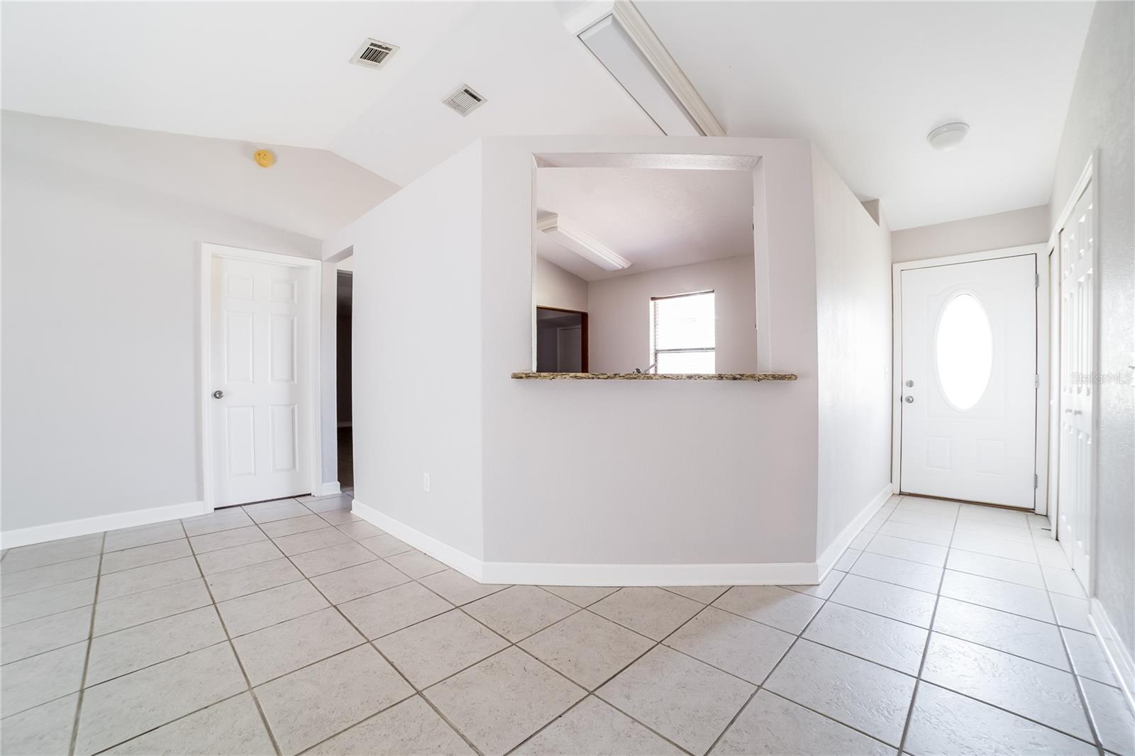 Image 6 of 15 For 631 Blackstone Avenue
