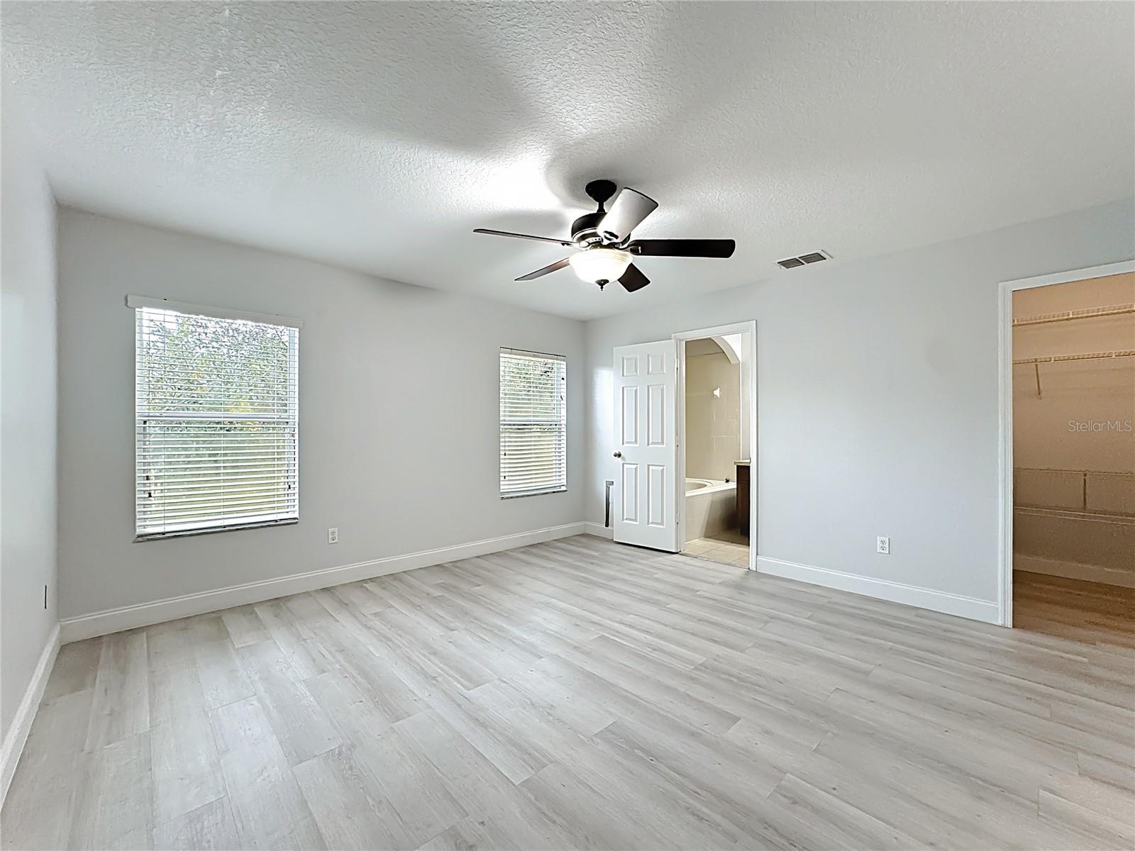 Image 15 of 41 For 11907 Great Commission Way