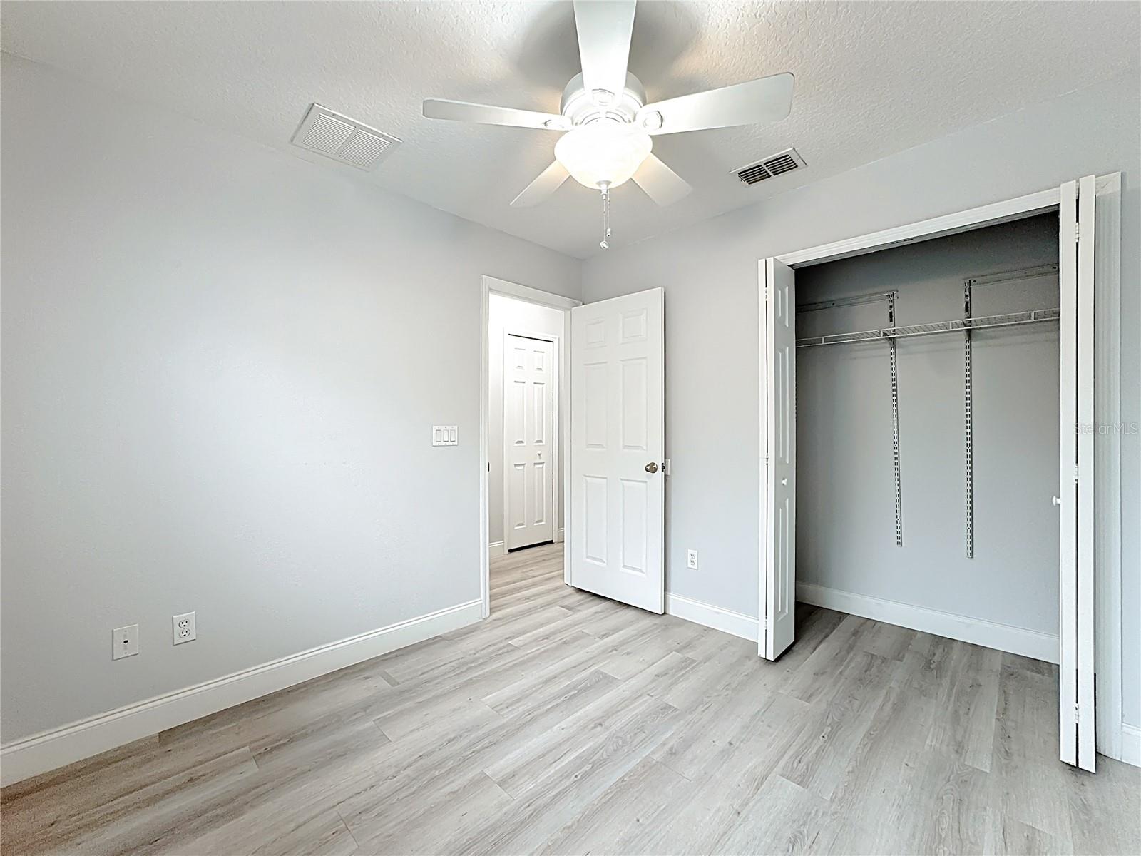 Image 17 of 41 For 11907 Great Commission Way