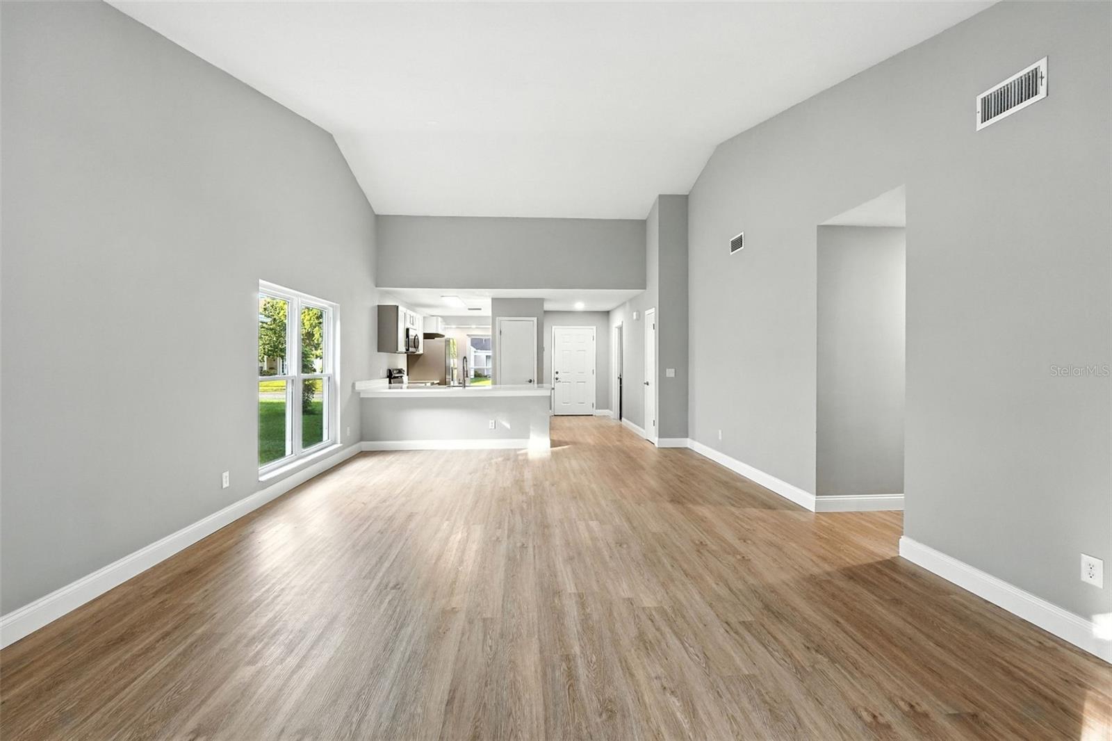 Image 10 of 35 For 427 Chicago Woods Circle