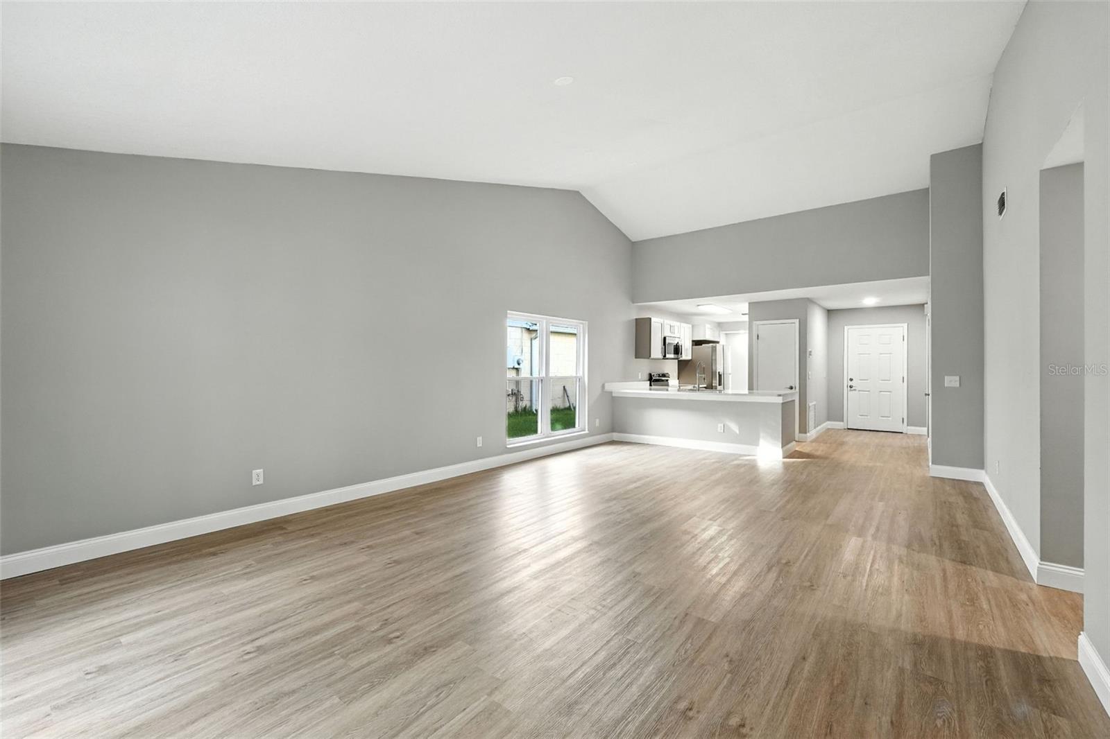 Image 11 of 35 For 427 Chicago Woods Circle