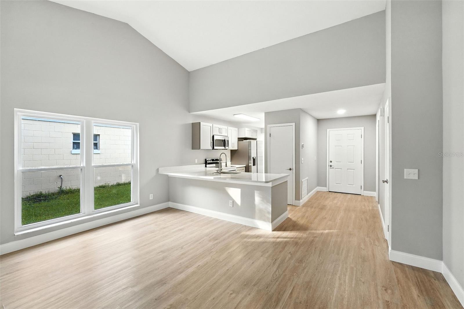 Image 12 of 35 For 427 Chicago Woods Circle