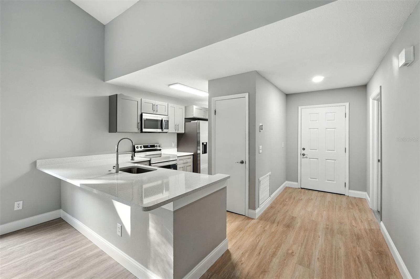 Image 14 of 35 For 427 Chicago Woods Circle