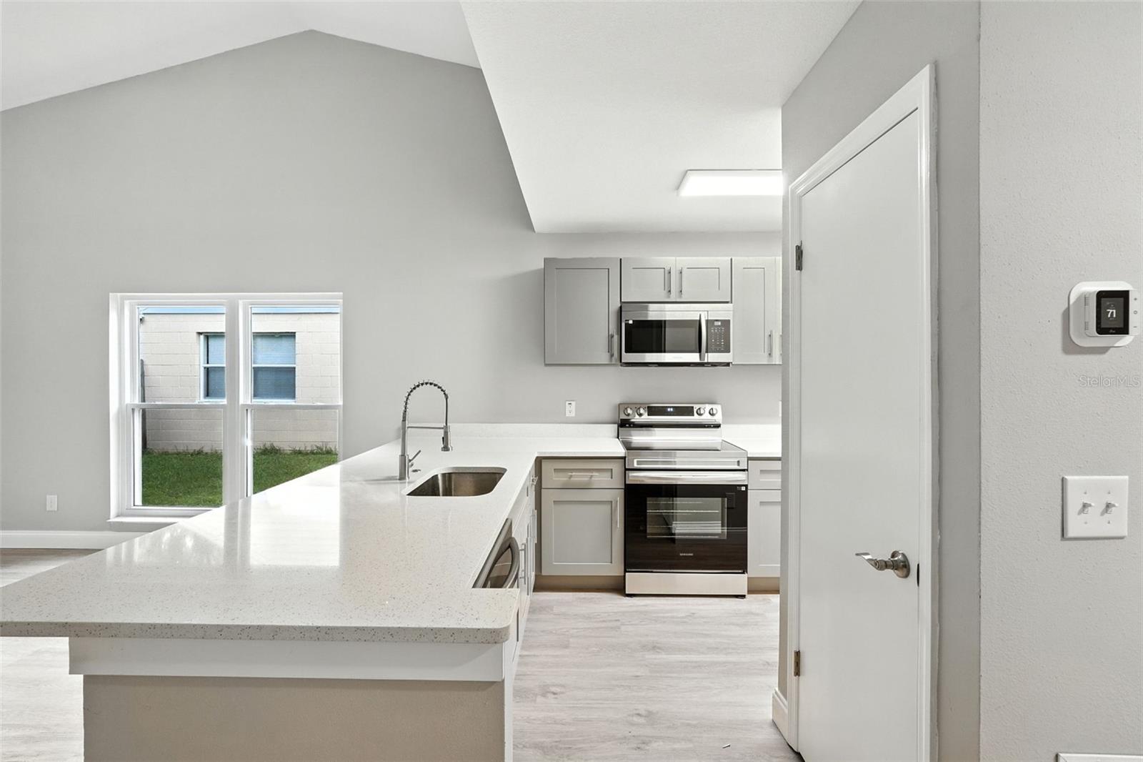 Image 15 of 35 For 427 Chicago Woods Circle