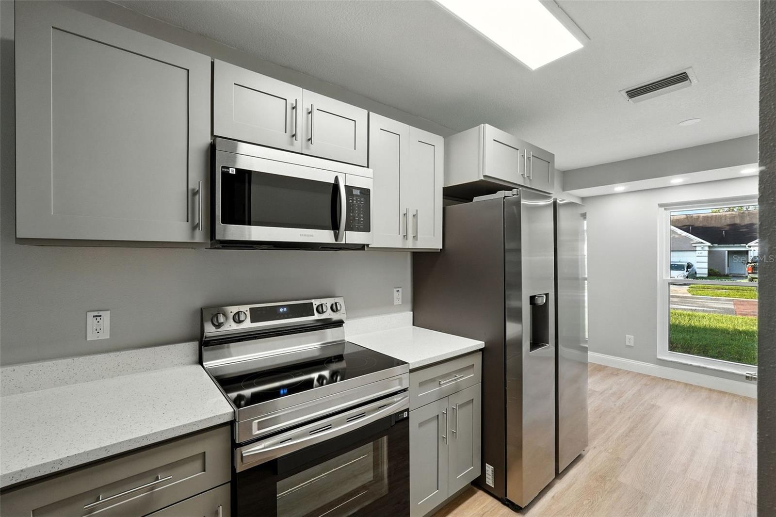 Image 18 of 35 For 427 Chicago Woods Circle