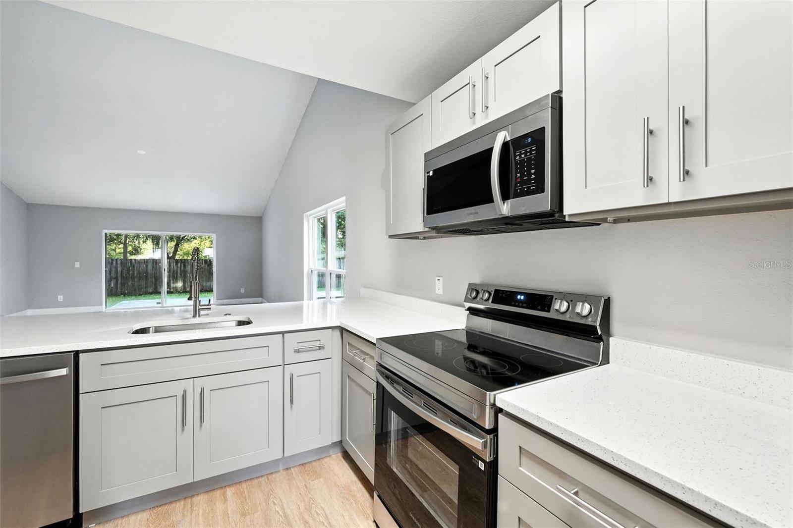 Image 19 of 35 For 427 Chicago Woods Circle