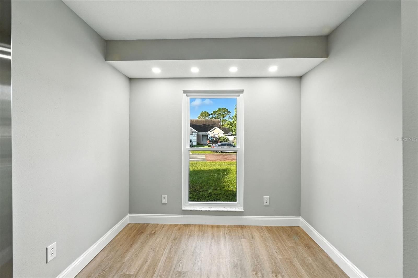 Image 20 of 35 For 427 Chicago Woods Circle