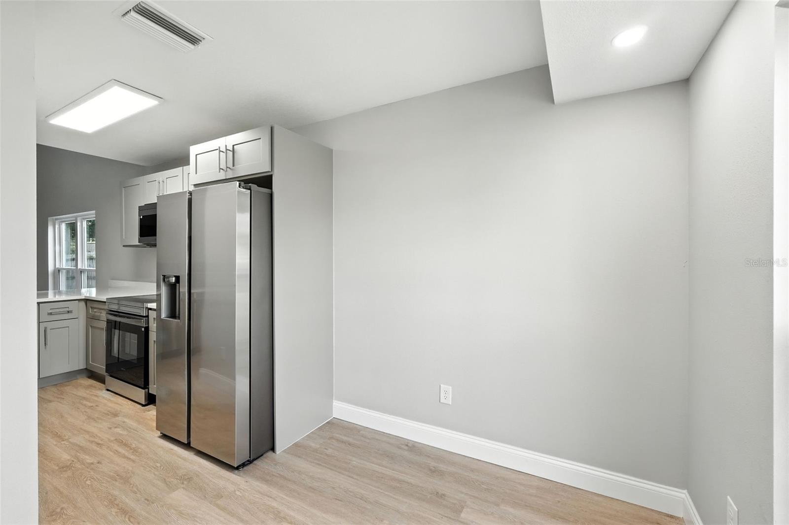 Image 21 of 35 For 427 Chicago Woods Circle