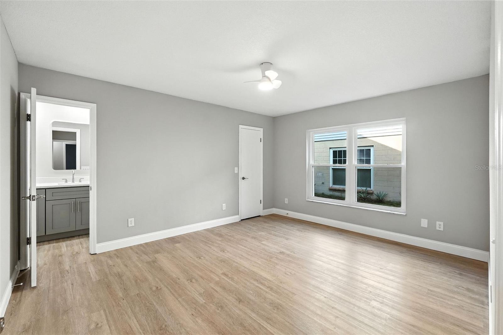 Image 22 of 35 For 427 Chicago Woods Circle