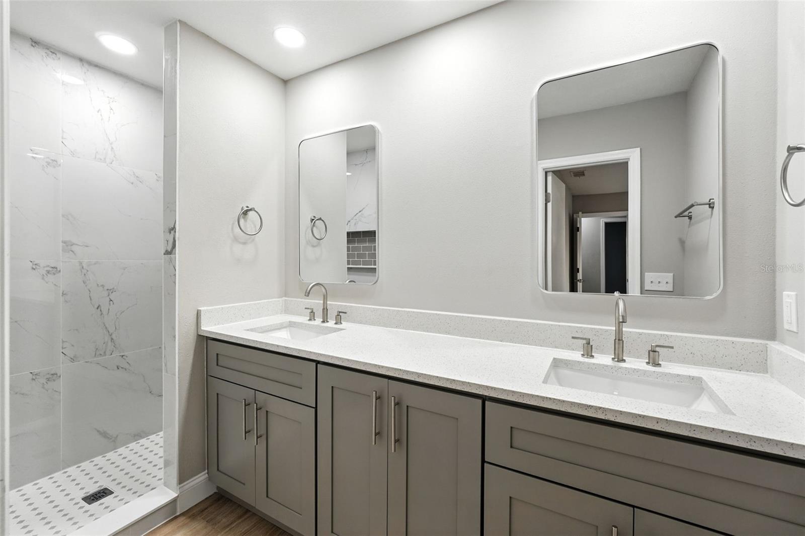 Image 24 of 35 For 427 Chicago Woods Circle