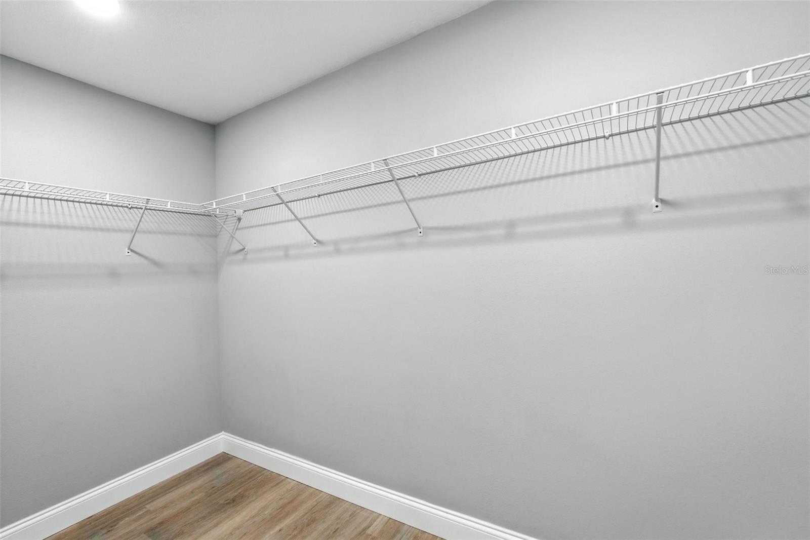 Image 26 of 35 For 427 Chicago Woods Circle