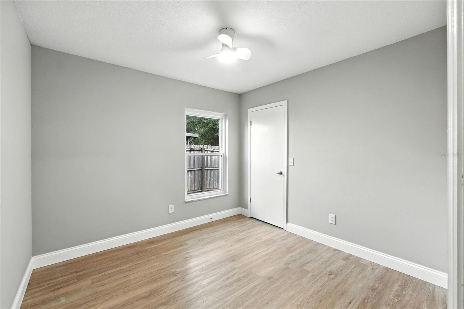 Image 27 of 35 For 427 Chicago Woods Circle