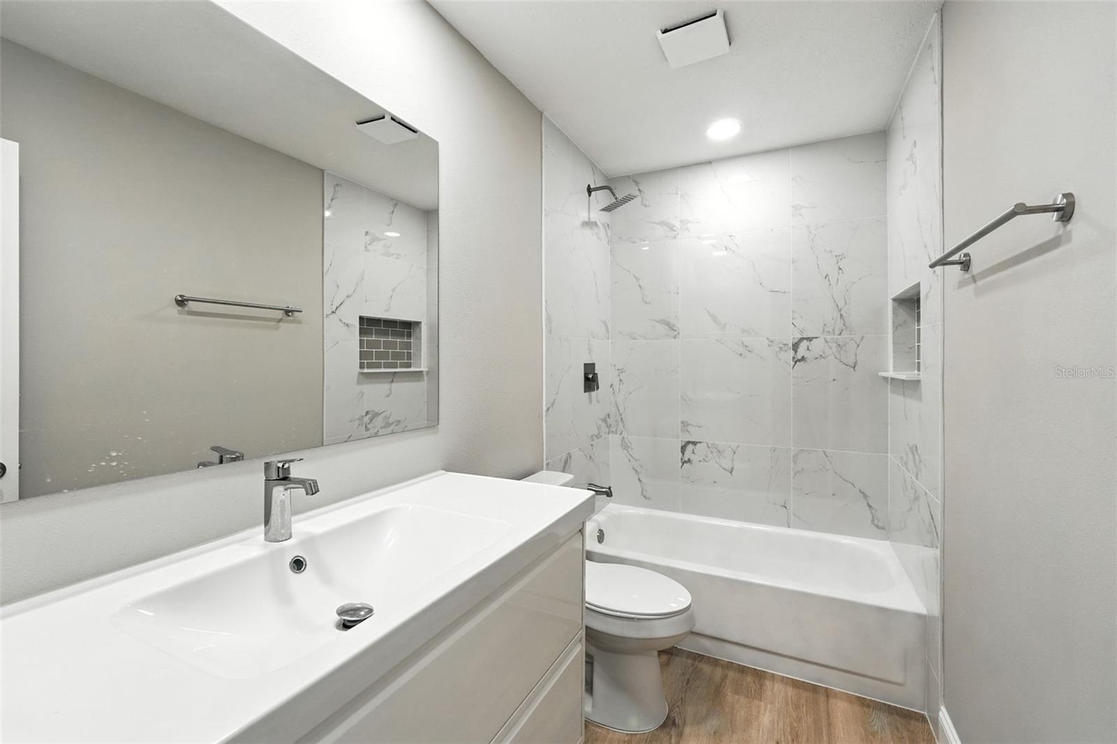 Image 28 of 35 For 427 Chicago Woods Circle