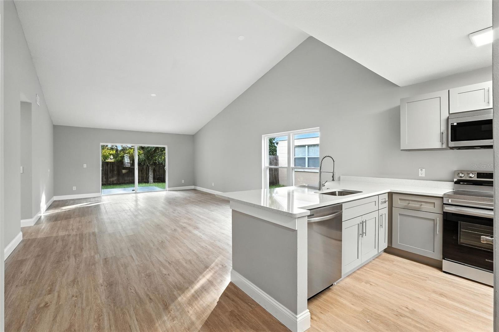 Image 5 of 35 For 427 Chicago Woods Circle