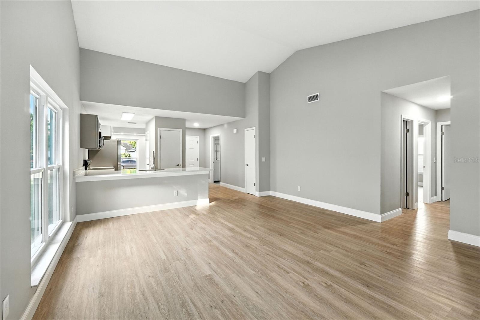 Image 9 of 35 For 427 Chicago Woods Circle