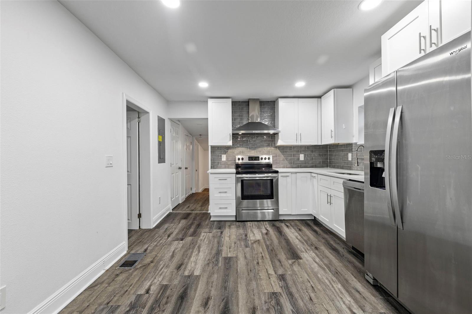 Image 4 of 24 For 502 Cluster Avenue