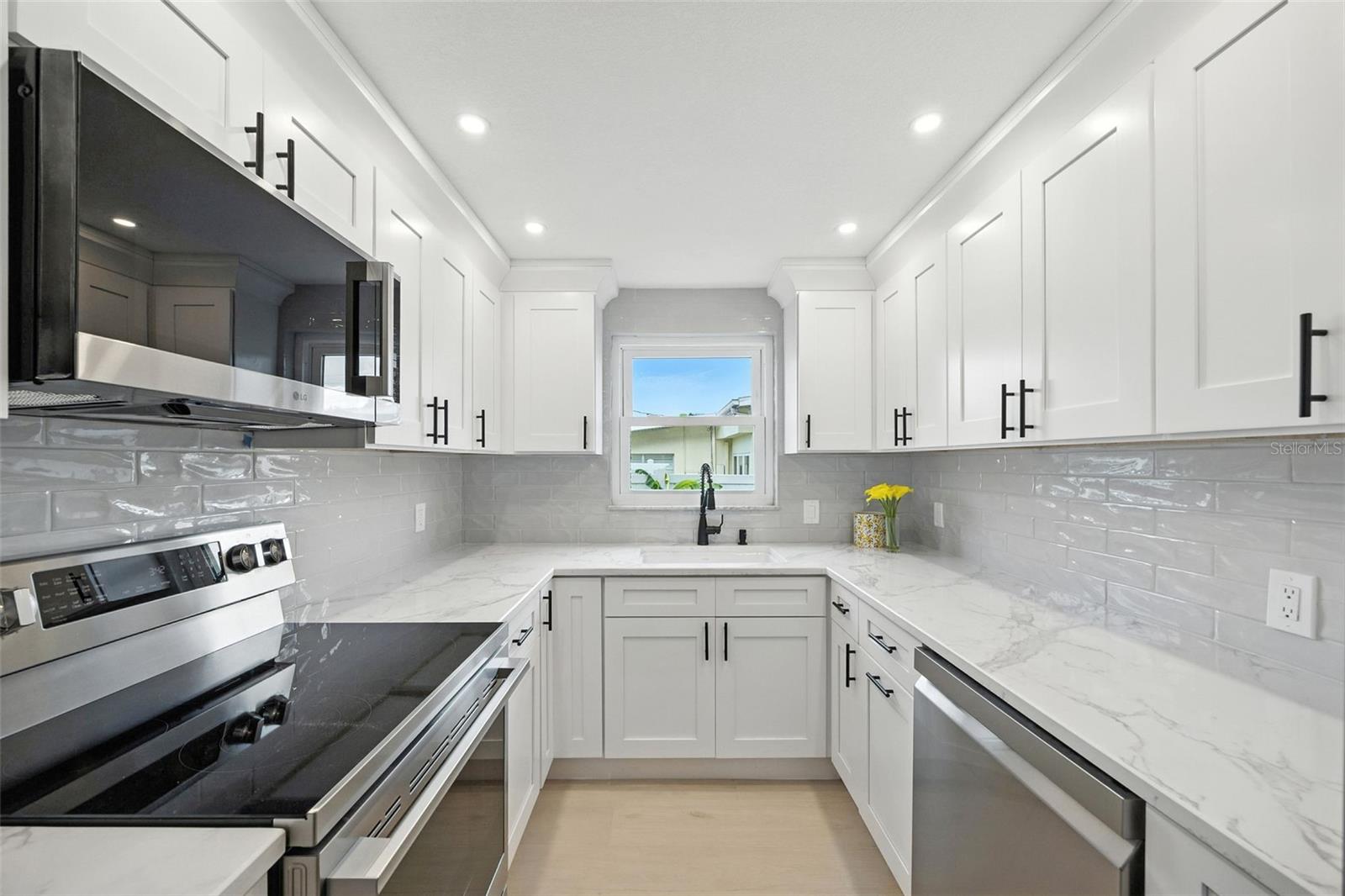 Image 7 of 29 For 3575 Gulf Boulevard 103