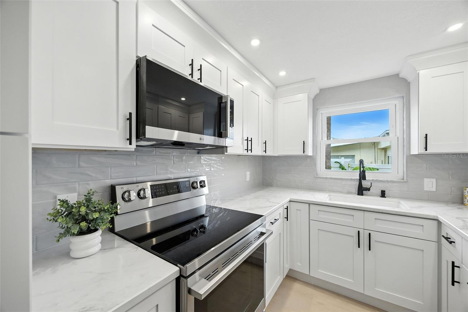 Image 8 of 29 For 3575 Gulf Boulevard 103