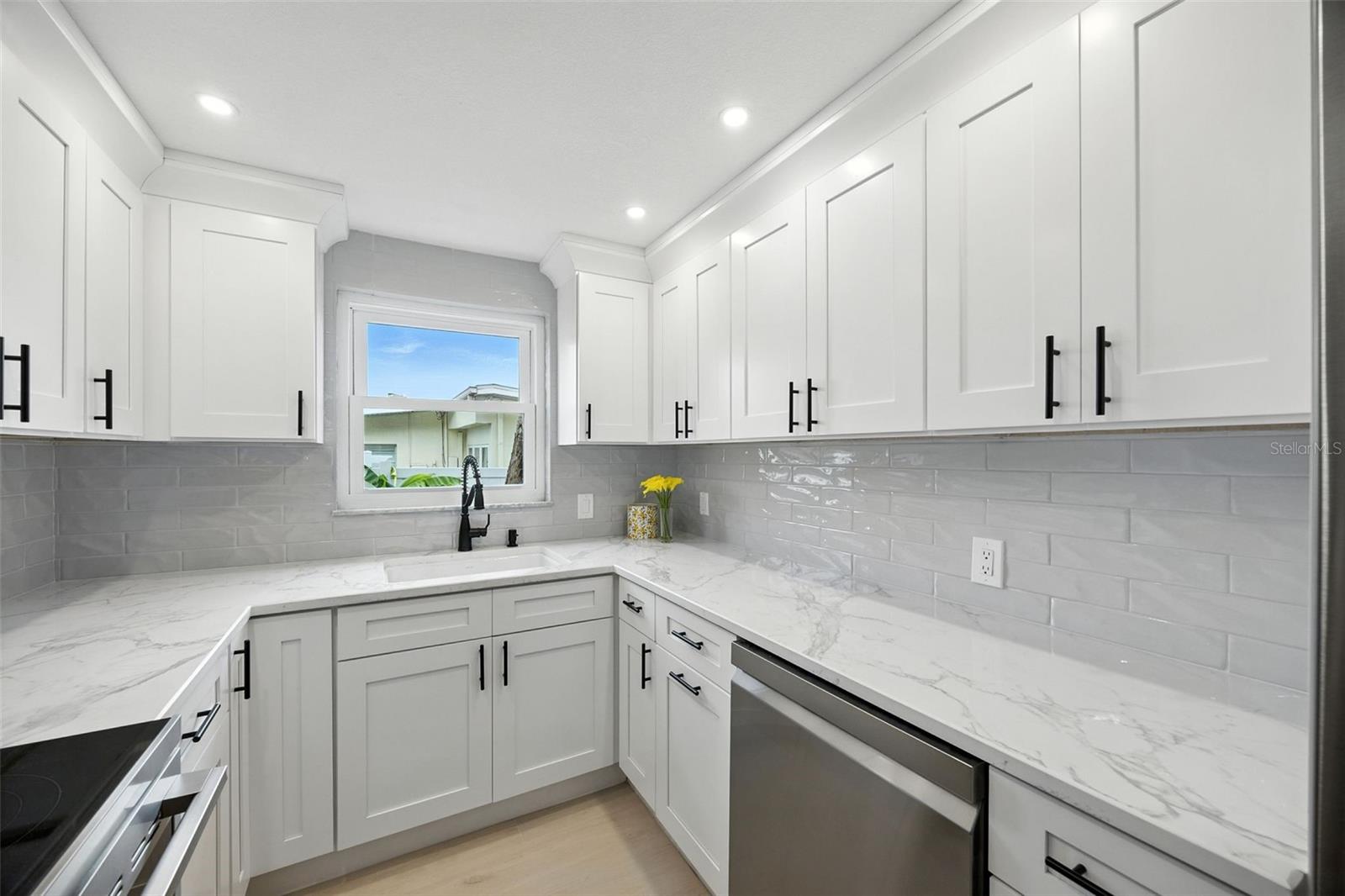 Image 9 of 29 For 3575 Gulf Boulevard 103
