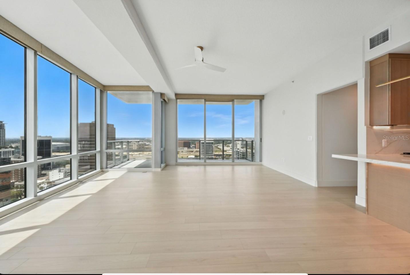 Image 10 of 69 For 150 Robinson Street 2102