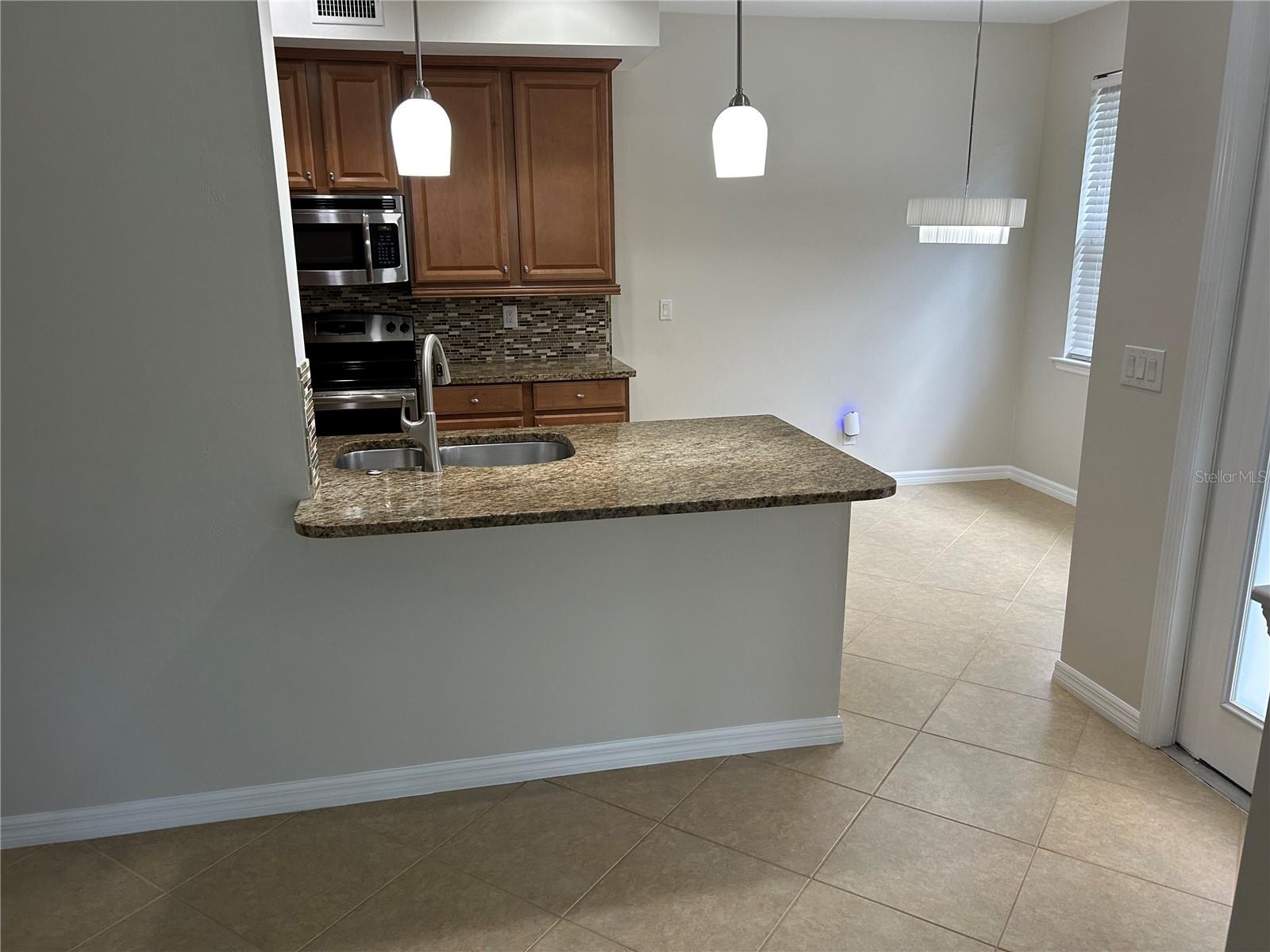 Image 7 of 22 For 8511 Oakshade Circle 101