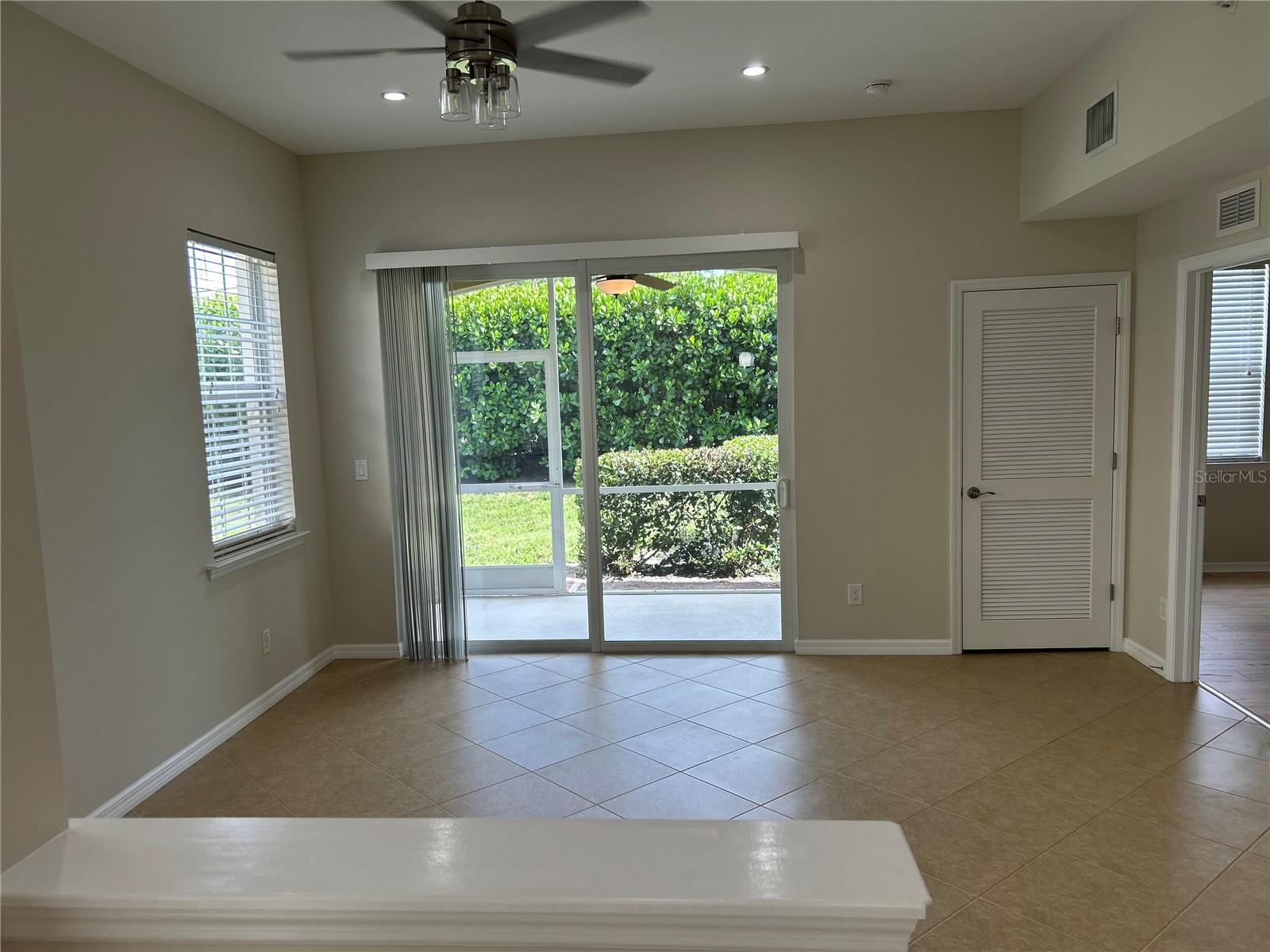 Image 8 of 22 For 8511 Oakshade Circle 101
