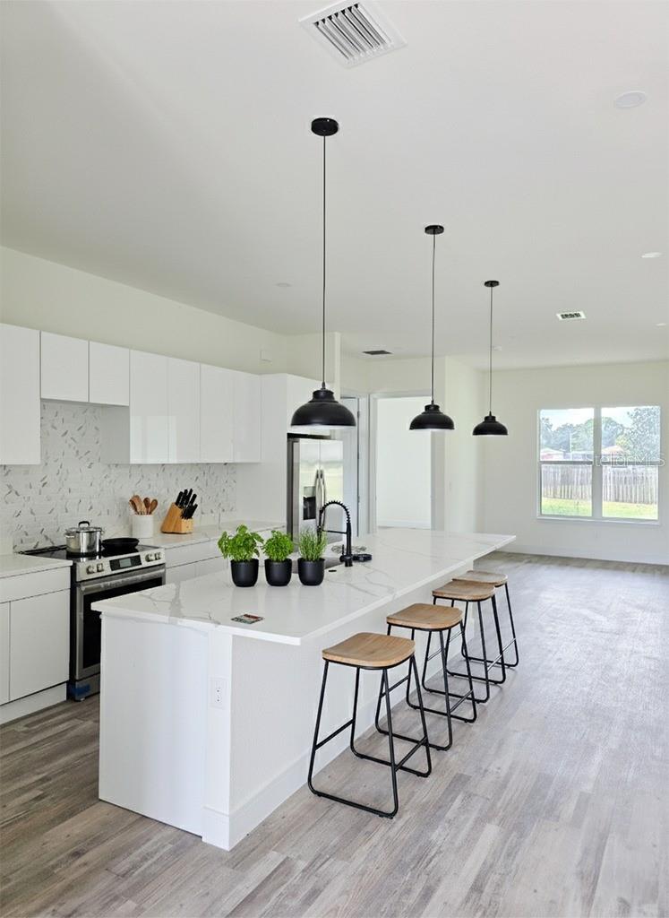 Image 4 of 11 For 6109 Cypress Terrace