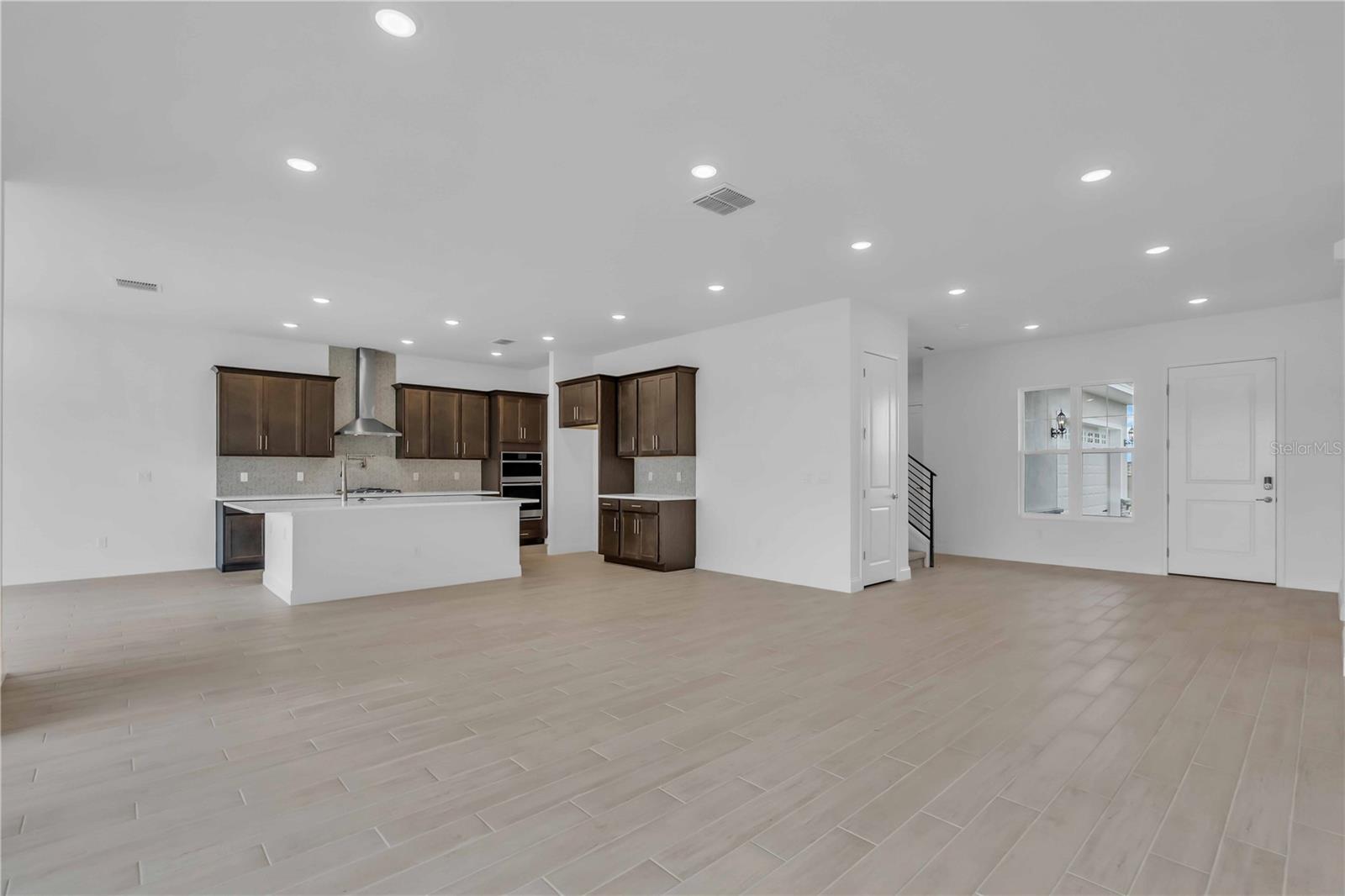 Listing photo id 2 for 2574 Wise River Lane