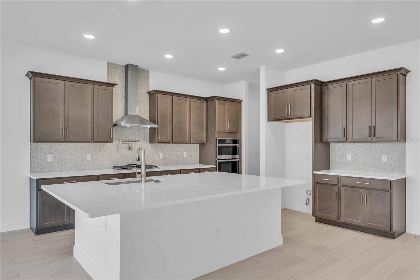 Listing photo id 3 for 2574 Wise River Lane