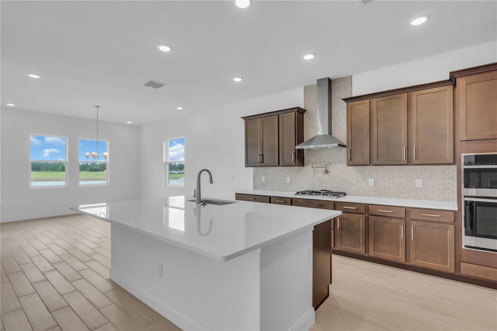 Listing photo id 4 for 2574 Wise River Lane