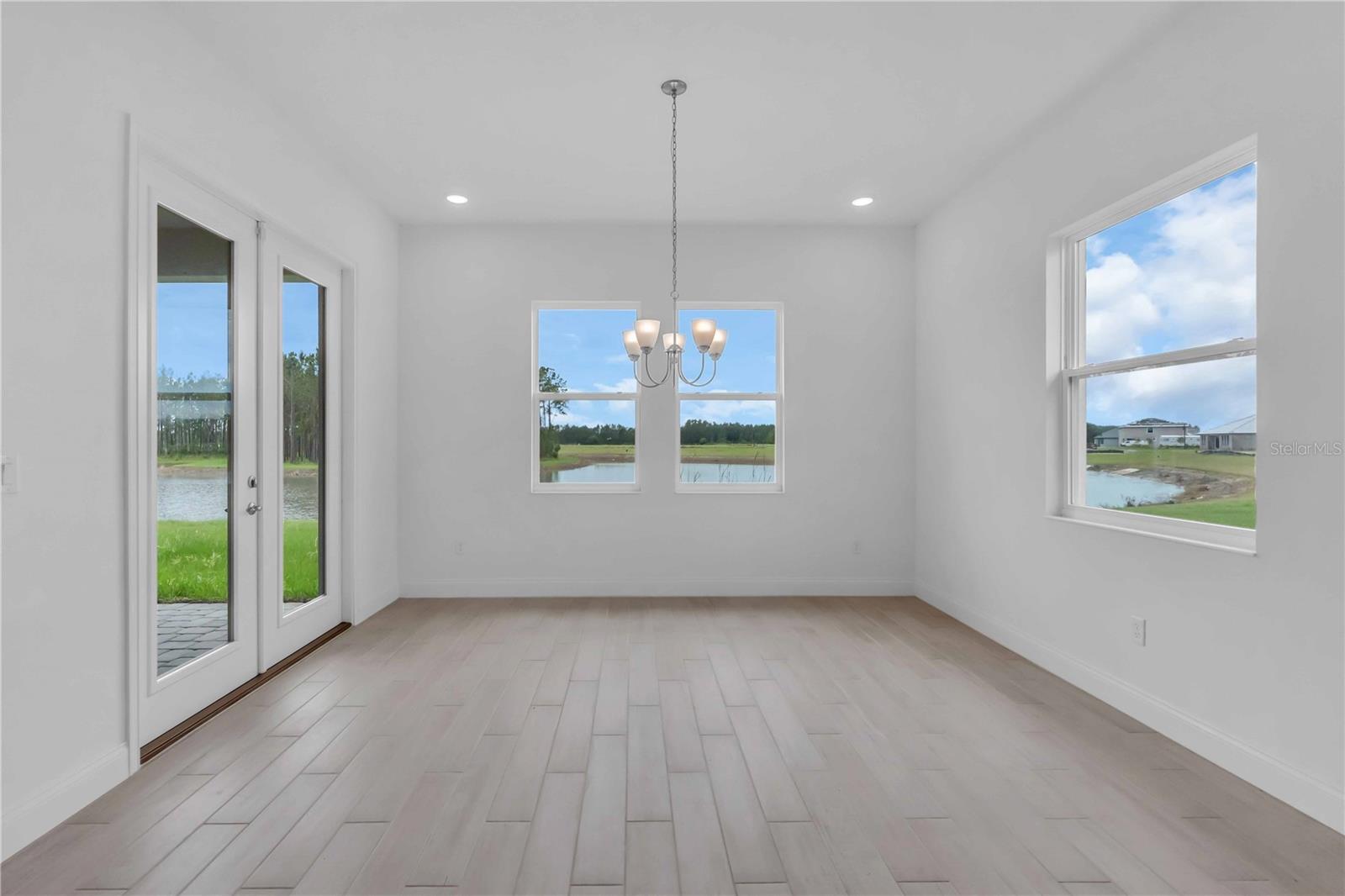 Listing photo id 5 for 2574 Wise River Lane