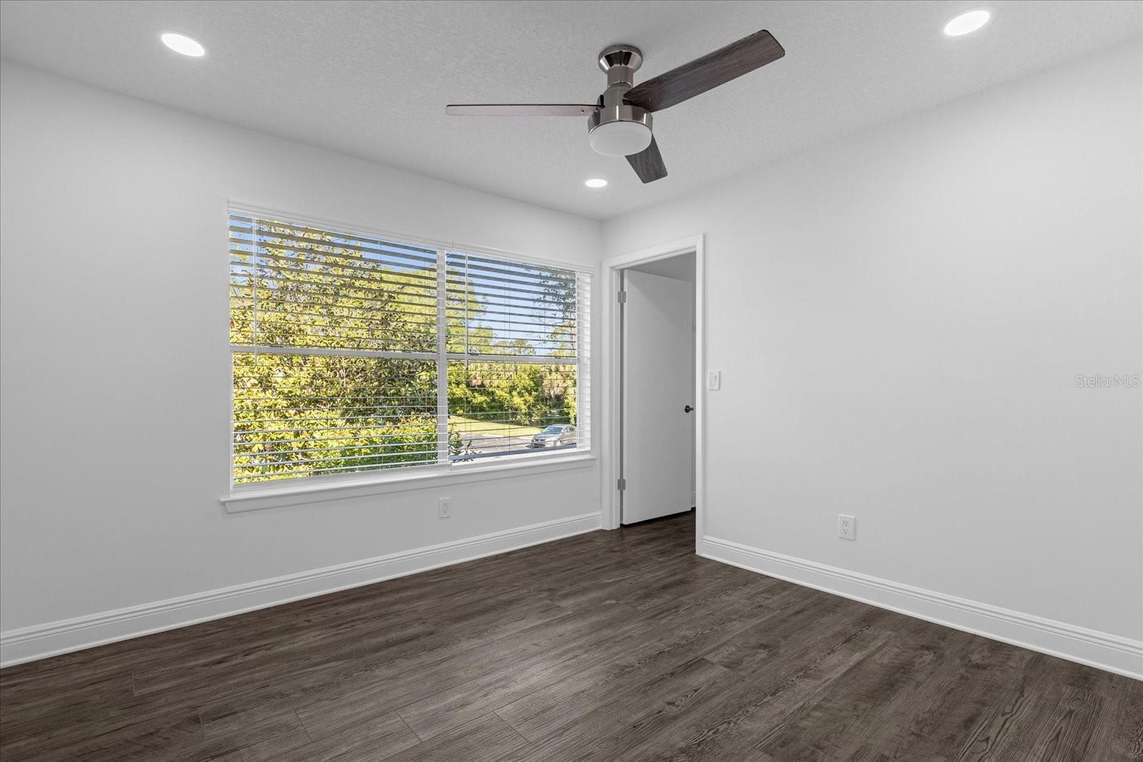 Image 15 of 26 For 2580 Grassy Point Drive 206
