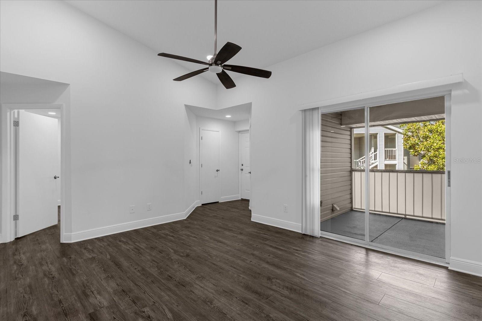 Image 4 of 26 For 2580 Grassy Point Drive 206